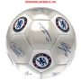 Chelsea FC "Silver Signature" labda - normál (5-ös méretű) Chelsea szurkolói  focilabda a csapat tagjainak aláírásával
