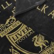Liverpool FC fekete polár takaró – LFC címerrel, arany dizájnnal