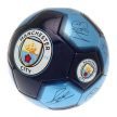 Manchester City "Signature" labda - normál (5-ös méretű) City címeres focilabda a csapat tagjainak aláírásával